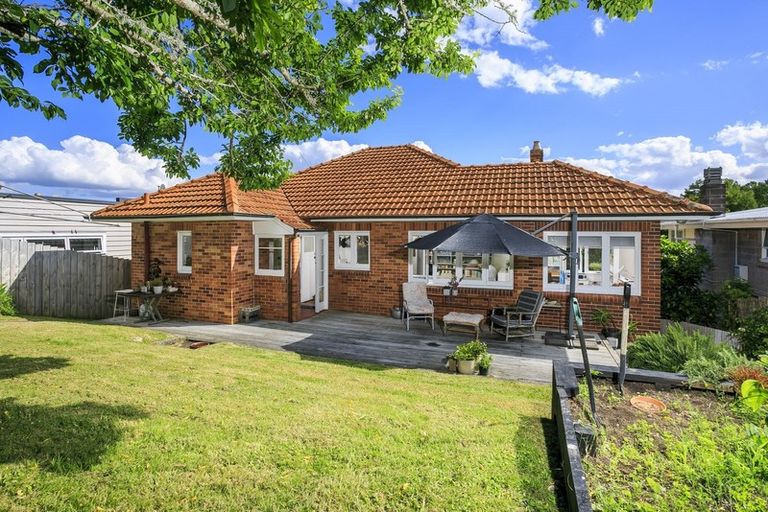 Photo of property in 12 Wairoa Road, Narrow Neck, Auckland, 0624