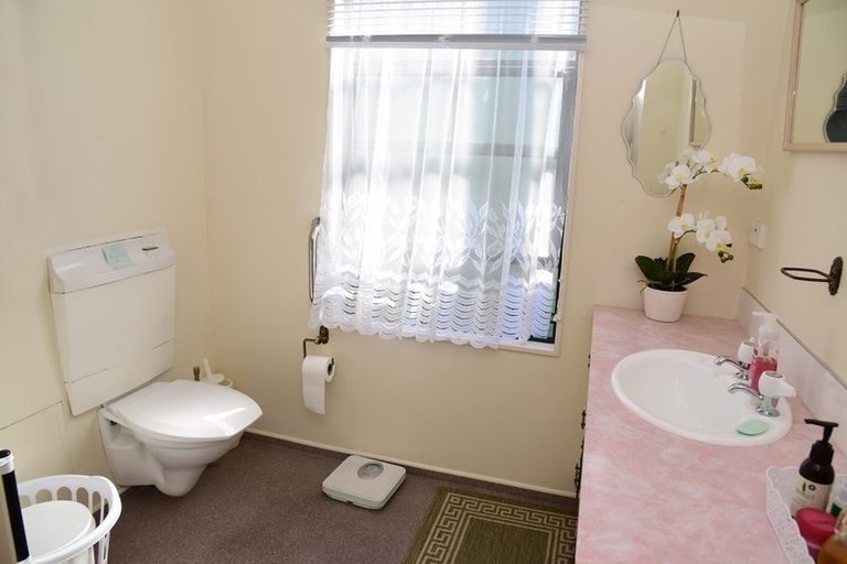 Photo of property in 4/70-76 Whiteley Street, Moturoa, New Plymouth, 4310