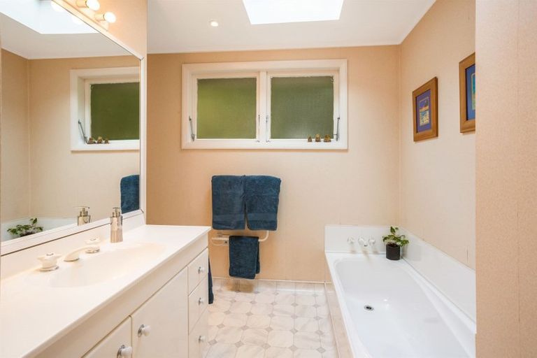 Photo of property in 3 Glentui Grove, Khandallah, Wellington, 6035