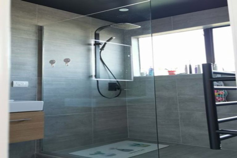 Photo of property in 133 Oreil Avenue, West Harbour, Auckland, 0618