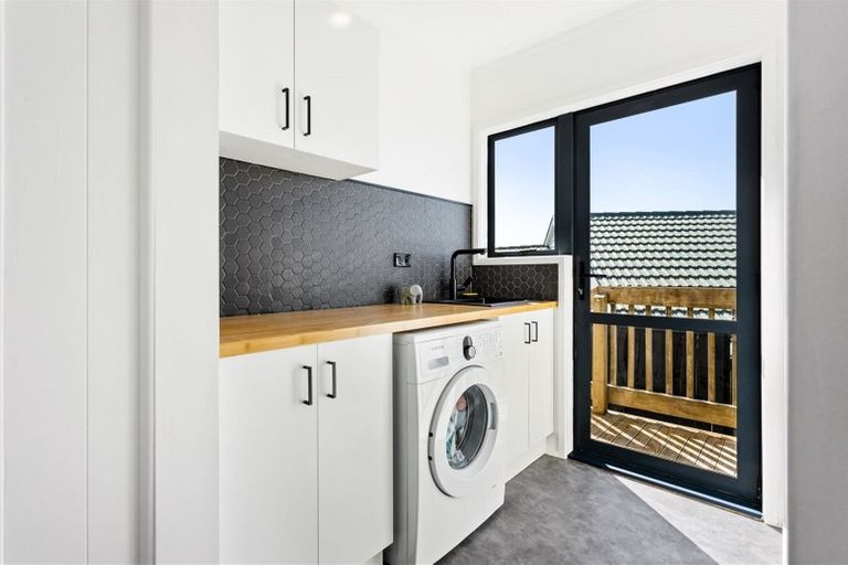 Photo of property in 230d Sturges Road, Henderson, Auckland, 0612