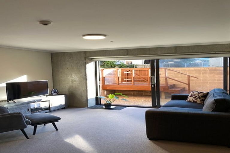 Photo of property in Frame Apartments, 2/111g Molesworth Street, Thorndon, Wellington, 6011