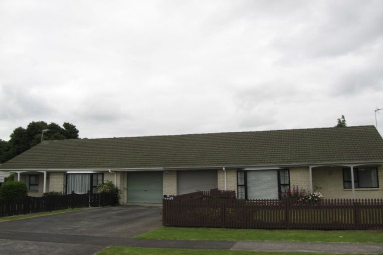 Photo of property in 1/26 Walter Strevens Drive, Conifer Grove, Takanini, 2112