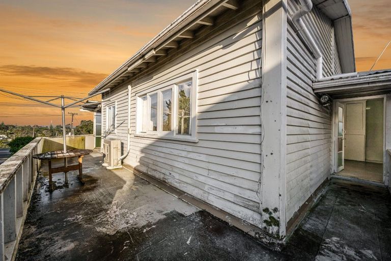 Photo of property in 72 Don Buck Road, Massey, Auckland, 0614