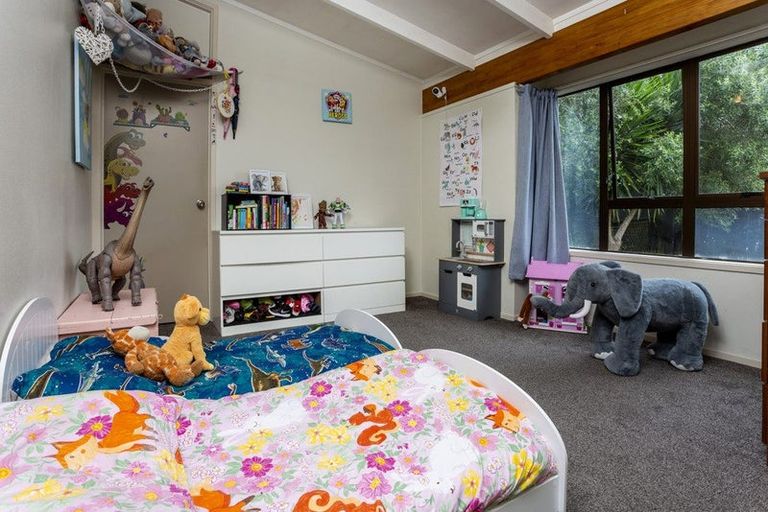 Photo of property in 34 Unsworth Drive, Unsworth Heights, Auckland, 0632