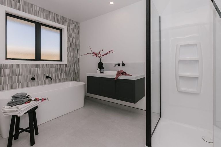 Photo of property in 5 Corsica Court, Fitzherbert, Palmerston North, 4410