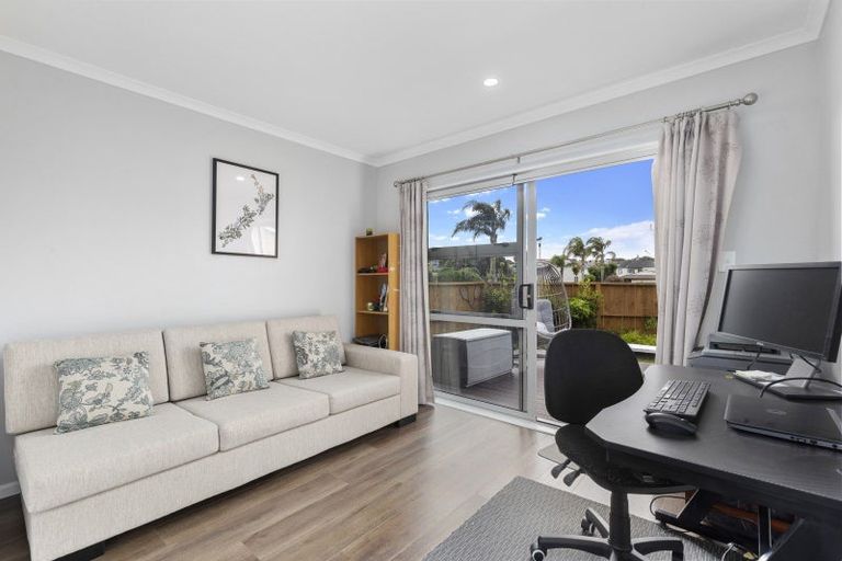 Photo of property in 2/15 Vivian Wilson Drive, Eastern Beach, Auckland, 2012