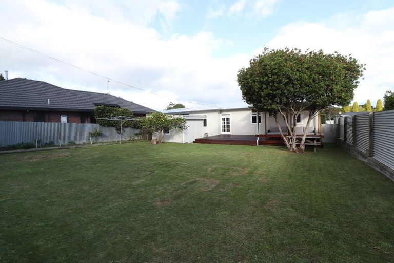 Photo of property in 17 East Street, Terrace End, Palmerston North, 4410