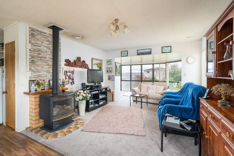 Photo of property in 1 Gladstone Grove, Richmond Heights, Taupo, 3330