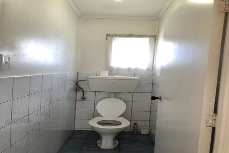 Photo of property in 64 Smythe Road, Henderson, Auckland, 0612