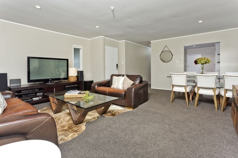 Photo of property in 11 Yule Place, Massey, Auckland, 0614