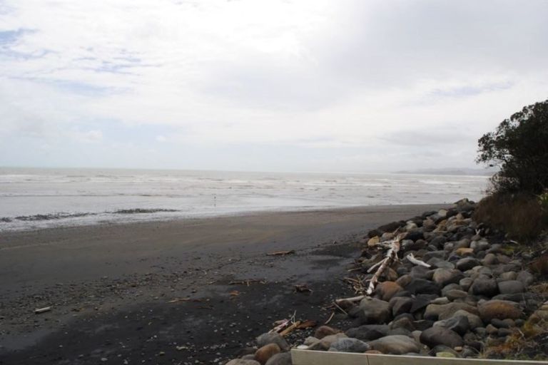 Photo of property in 30 Third Avenue, Urenui, 4377