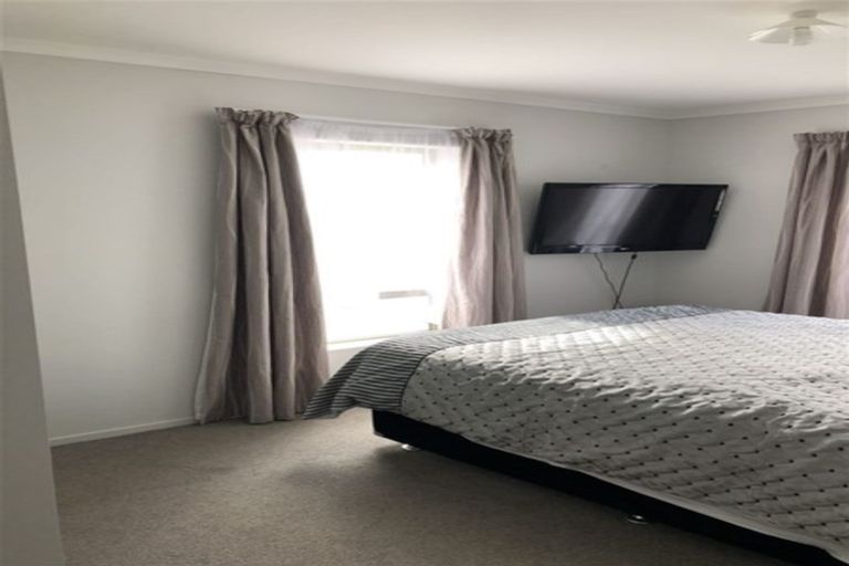 Photo of property in 22 Taiaapure Street, Weymouth, Auckland, 2103
