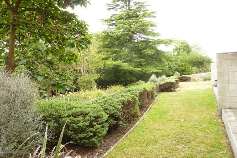 Photo of property in 17a Athol Terrace, Upper Riccarton, Christchurch, 8041