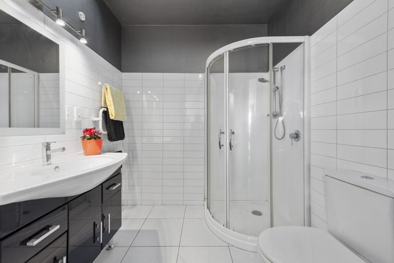 Photo of property in 6c/8 Lipman Street, Mount Victoria, Wellington, 6011