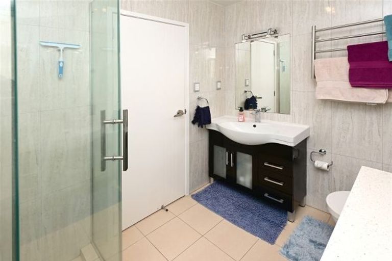 Photo of property in 2 Tirau Place, Mangere, Auckland, 2022