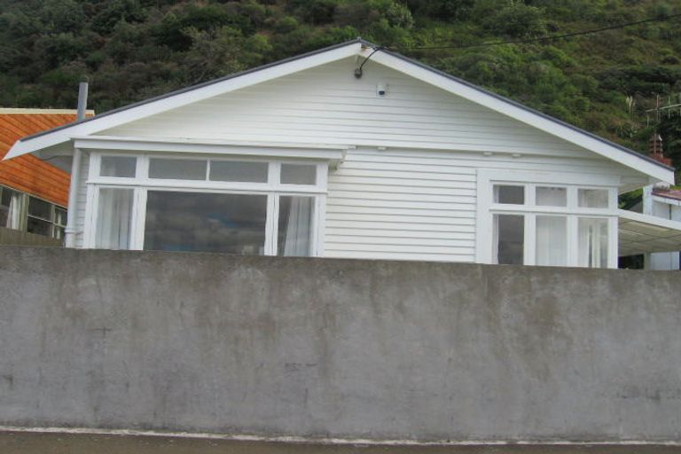 Photo of property in 117 Breaker Bay Road, Breaker Bay, Wellington, 6022