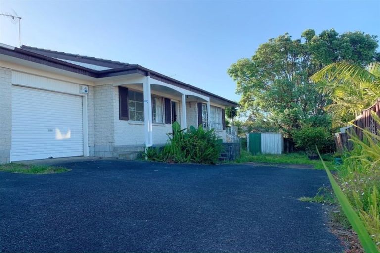 Photo of property in 1/9 Wairata Place, Te Atatu South, Auckland, 0610