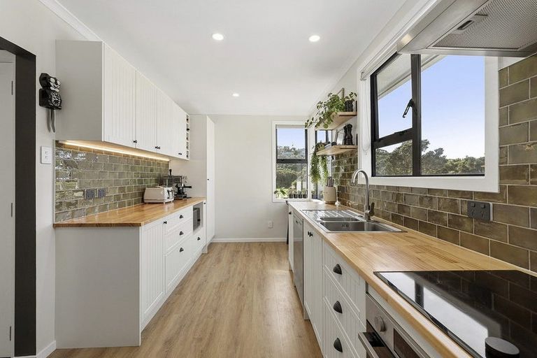 Photo of property in 110 Main Road, Titahi Bay, Porirua, 5022