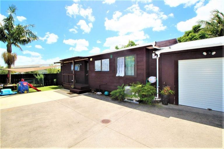 Photo of property in 1/17 Garelja Road, Henderson, Auckland, 0612