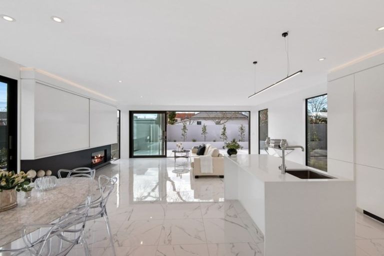 Photo of property in 74 Merivale Lane, Merivale, Christchurch, 8014