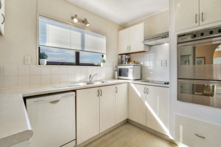 Photo of property in 2/20 Takutai Avenue, Bucklands Beach, Auckland, 2012