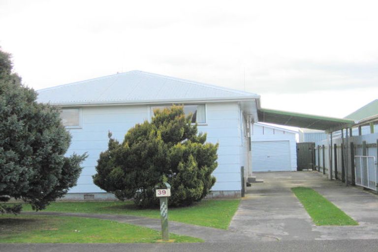 Photo of property in 39 Heather Street, Levin, 5510