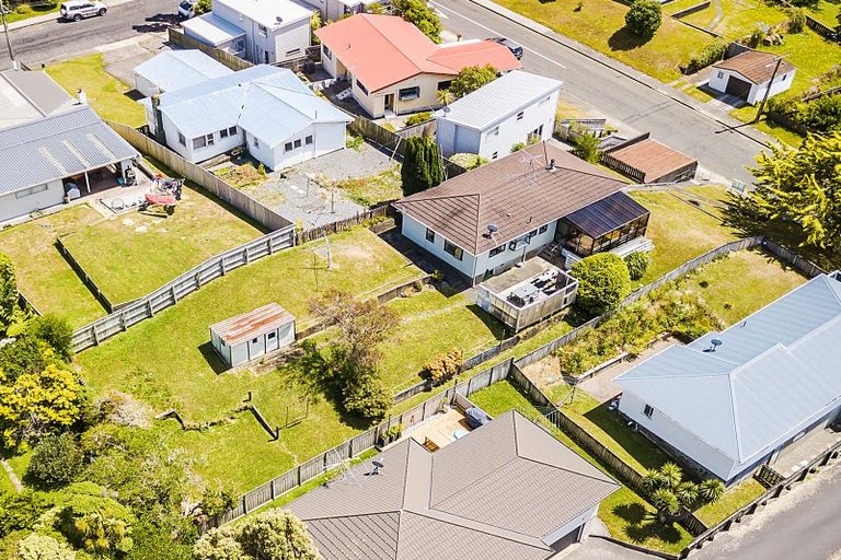 Photo of property in 4 Hillary Street, Tawa, Wellington, 5028