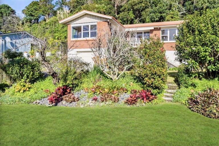 Photo of property in 7 Luke Place, Eastern Beach, Auckland, 2012