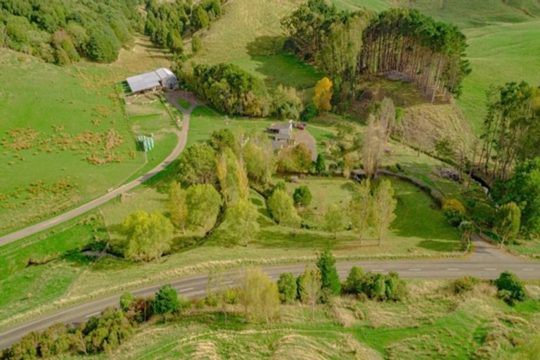 Photo of property in 587 Pa Valley Road, Alfredton, Eketahuna, 4993