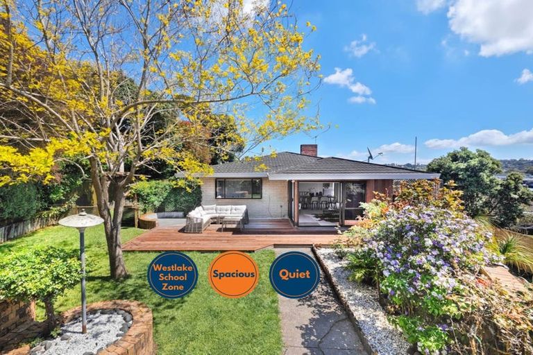 Photo of property in 16 Trevone Place, Forrest Hill, Auckland, 0620