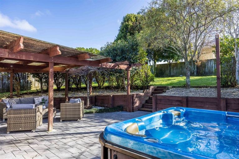 Photo of property in 11 Picasso Drive, West Harbour, Auckland, 0618