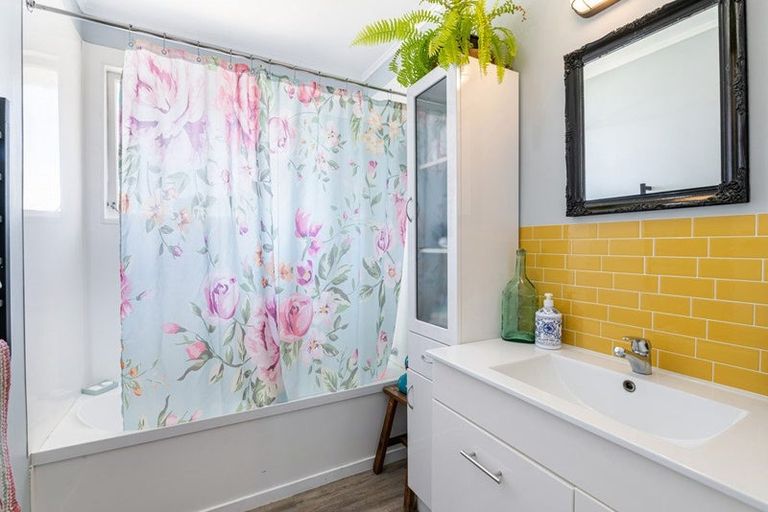 Photo of property in 25 Japonica Drive, Beach Haven, Auckland, 0626