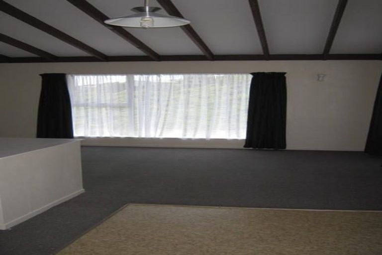 Photo of property in 34a Colchester Crescent, Newlands, Wellington, 6037