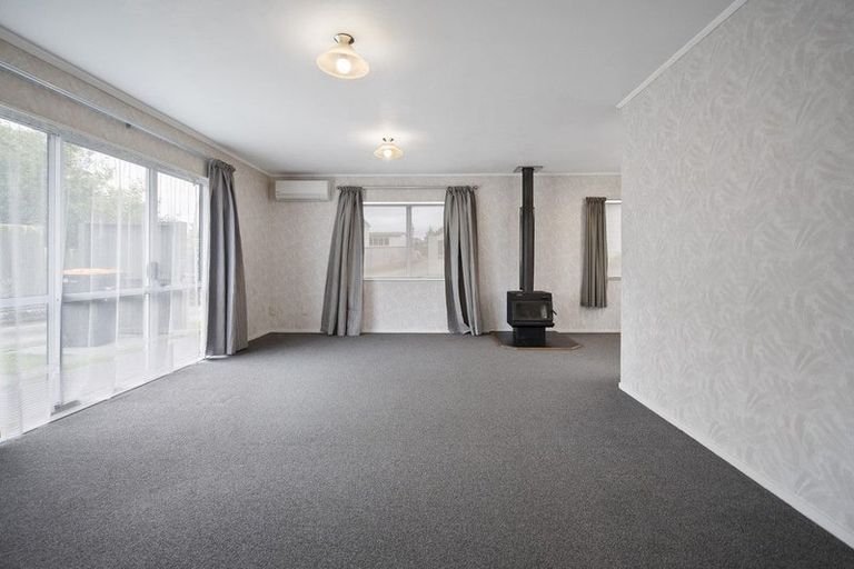 Photo of property in 105 Hillcrest Drive, Kelvin Grove, Palmerston North, 4414