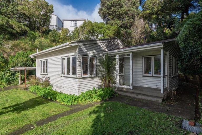 Photo of property in 2 Birdwood Street, Karori, Wellington, 6012