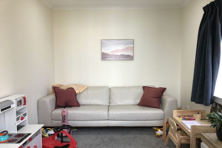 Photo of property in 17 Warbler Crescent, Papakura, 2110