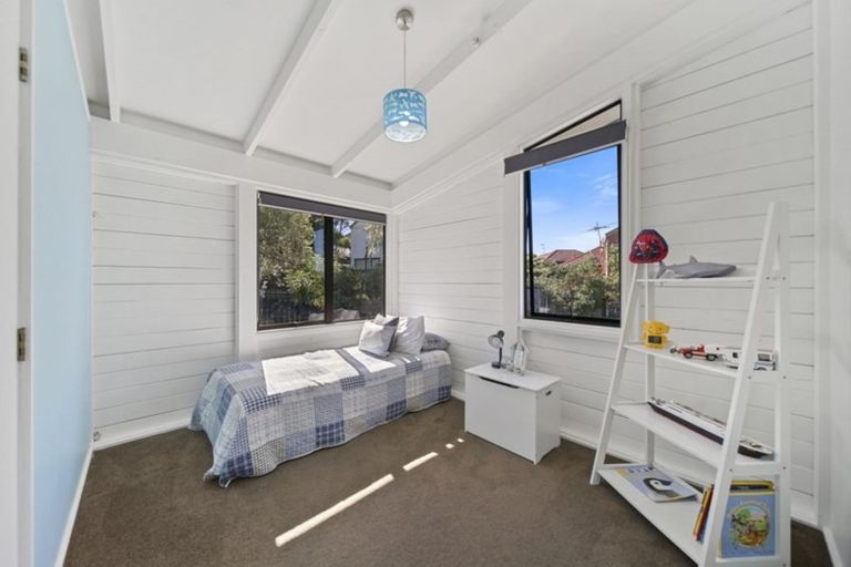 Photo of property in 1/15 Billabong Place, Botany Downs, Auckland, 2010