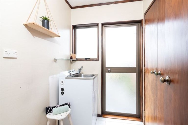 Photo of property in 1/28 Manly Esplanade, Browns Bay, Auckland, 0630