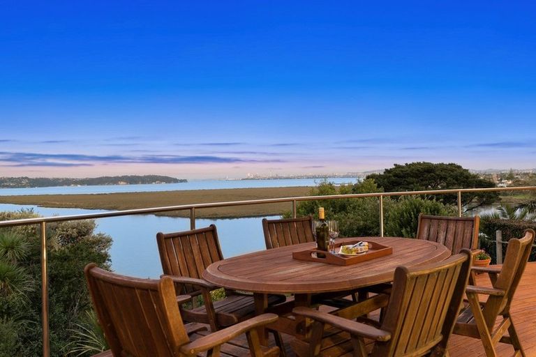 Photo of property in 187 West Harbour Drive, West Harbour, Auckland, 0618