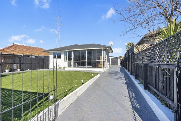Photo of property in 13 Davidson Crescent, Hornby, Christchurch, 8042