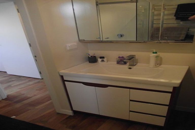 Photo of property in 28 Kamara Road, Glen Eden, Auckland, 0602