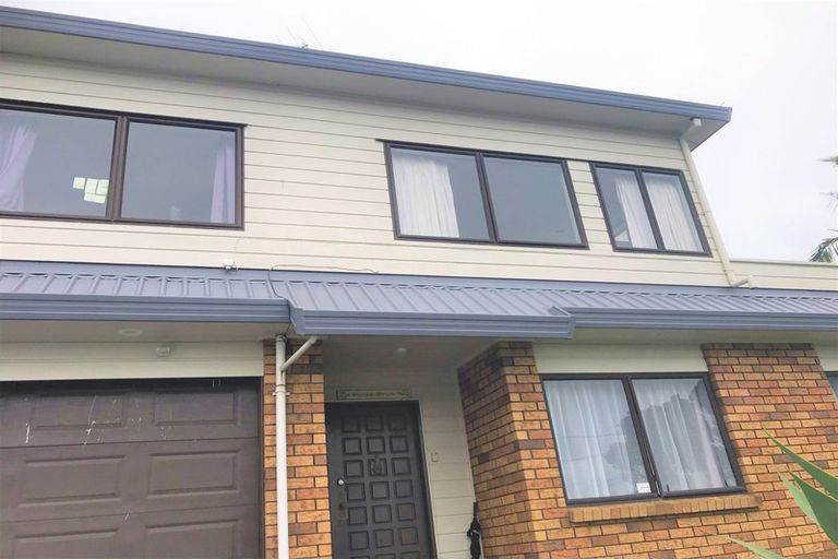 Photo of property in 1/7 Colmar Road, Mellons Bay, Auckland, 2014