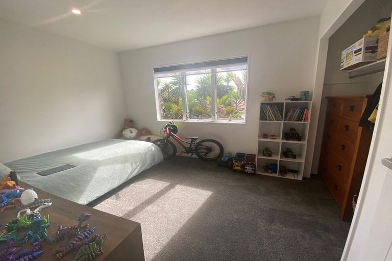 Photo of property in 16 Garton Drive, Massey, Auckland, 0614