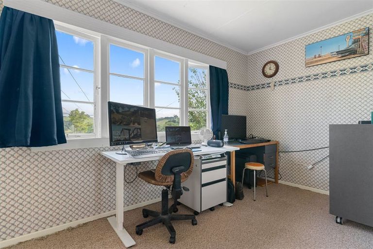 Photo of property in 16 View Street, Maungaturoto, 0520