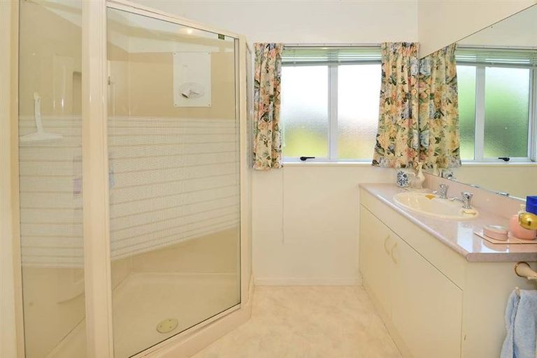 Photo of property in 20 Lakeside Drive, Orewa, 0931