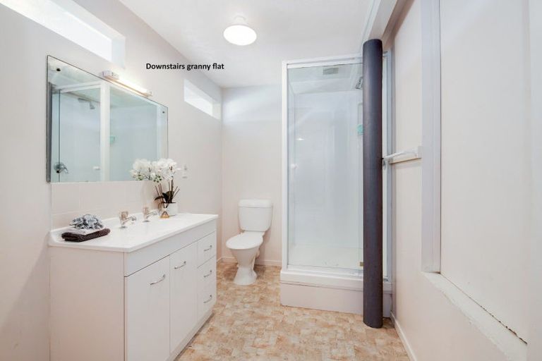 Photo of property in 15 Higham Ferrers Place, Red Beach, 0932