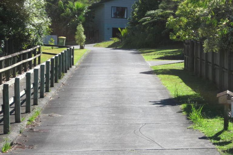 Photo of property in 9 Heatherleigh Rise, Northcross, Auckland, 0632