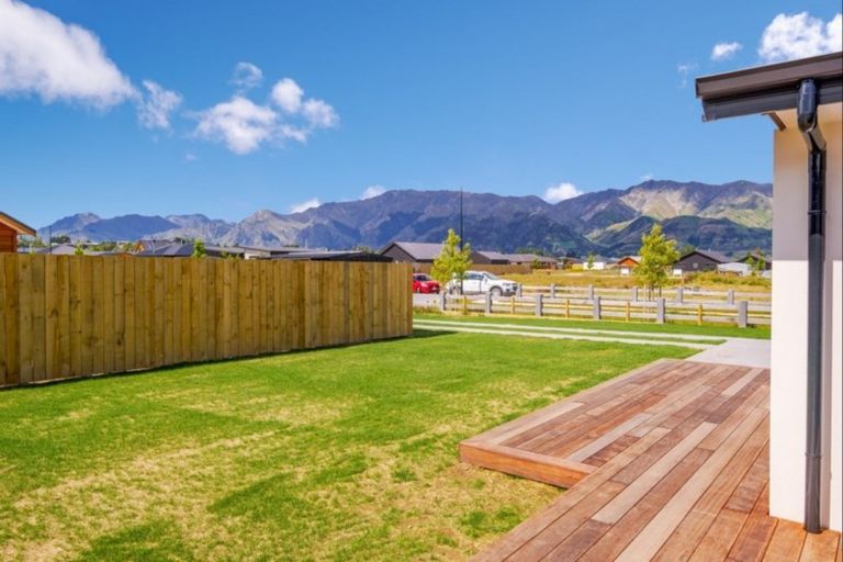Photo of property in 9 Isthmus Place, Lake Hawea, Wanaka, 9382