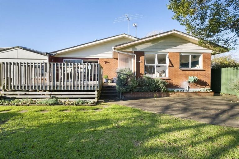 Photo of property in 124 Tiraumea Drive, Pakuranga, Auckland, 2010